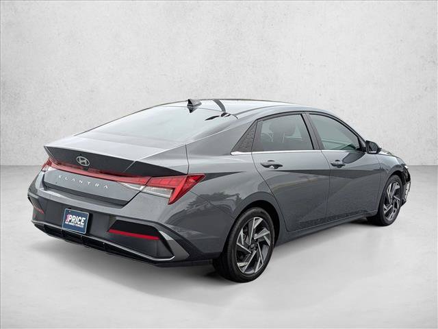 Used 2025 Hyundai Elantra SEL FWD image 5