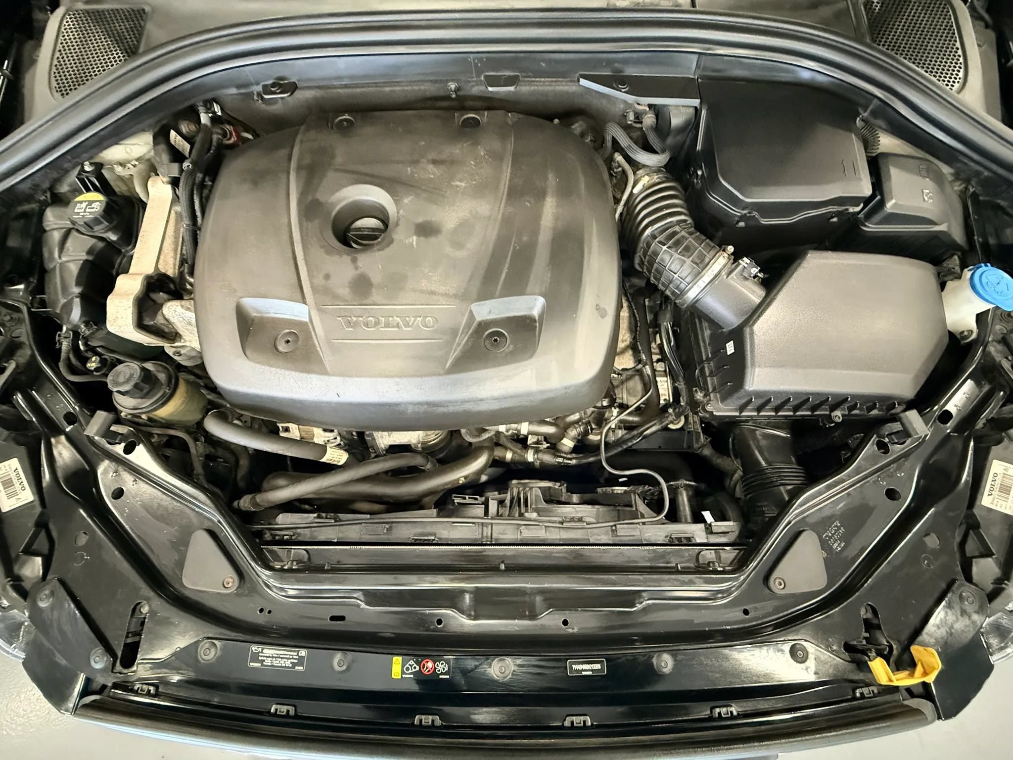 Used 2017 Volvo XC60 T6 Dynamic w/ Preferred Option Package AWD/4WD image 39
