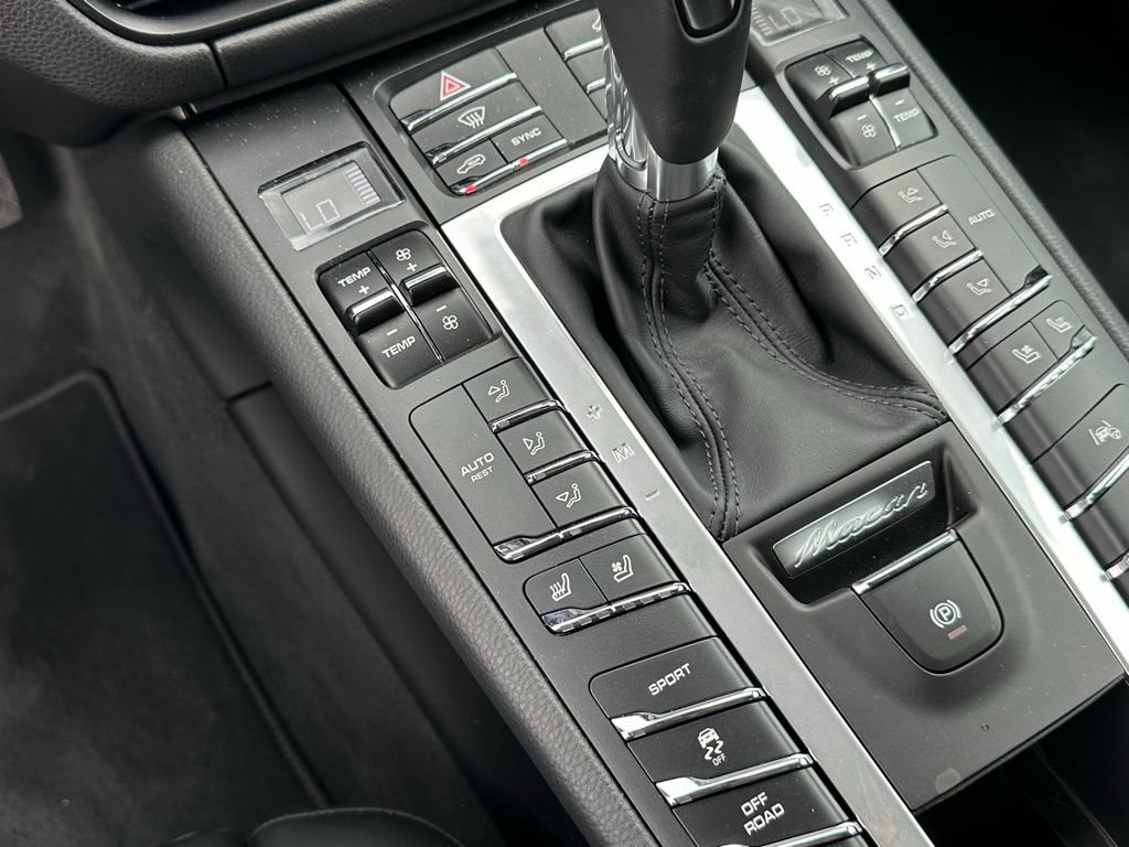 Certified 2021 Porsche Macan S AWD/4WD image 15