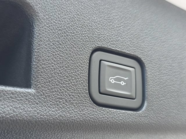 Used 2026 Chevrolet Traverse Z71 w/ LPO, Illumination Package AWD/4WD image 37