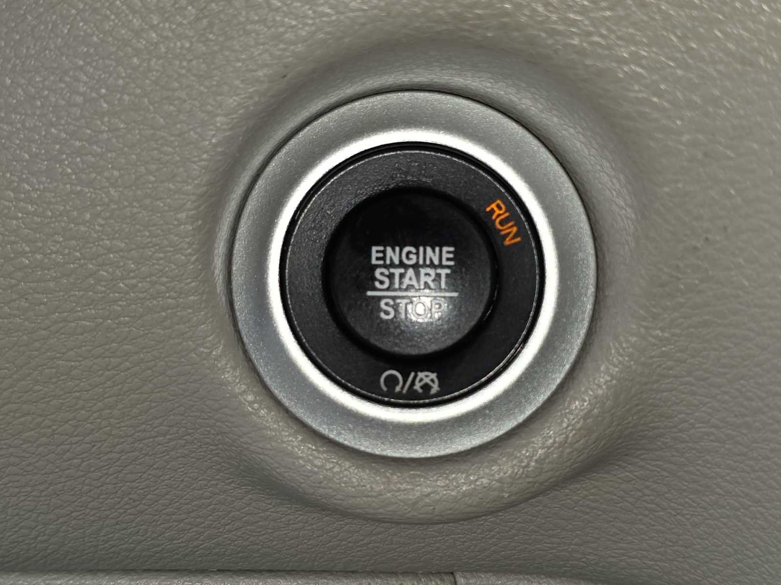 Used 2022 Chrysler Voyager LX image 23