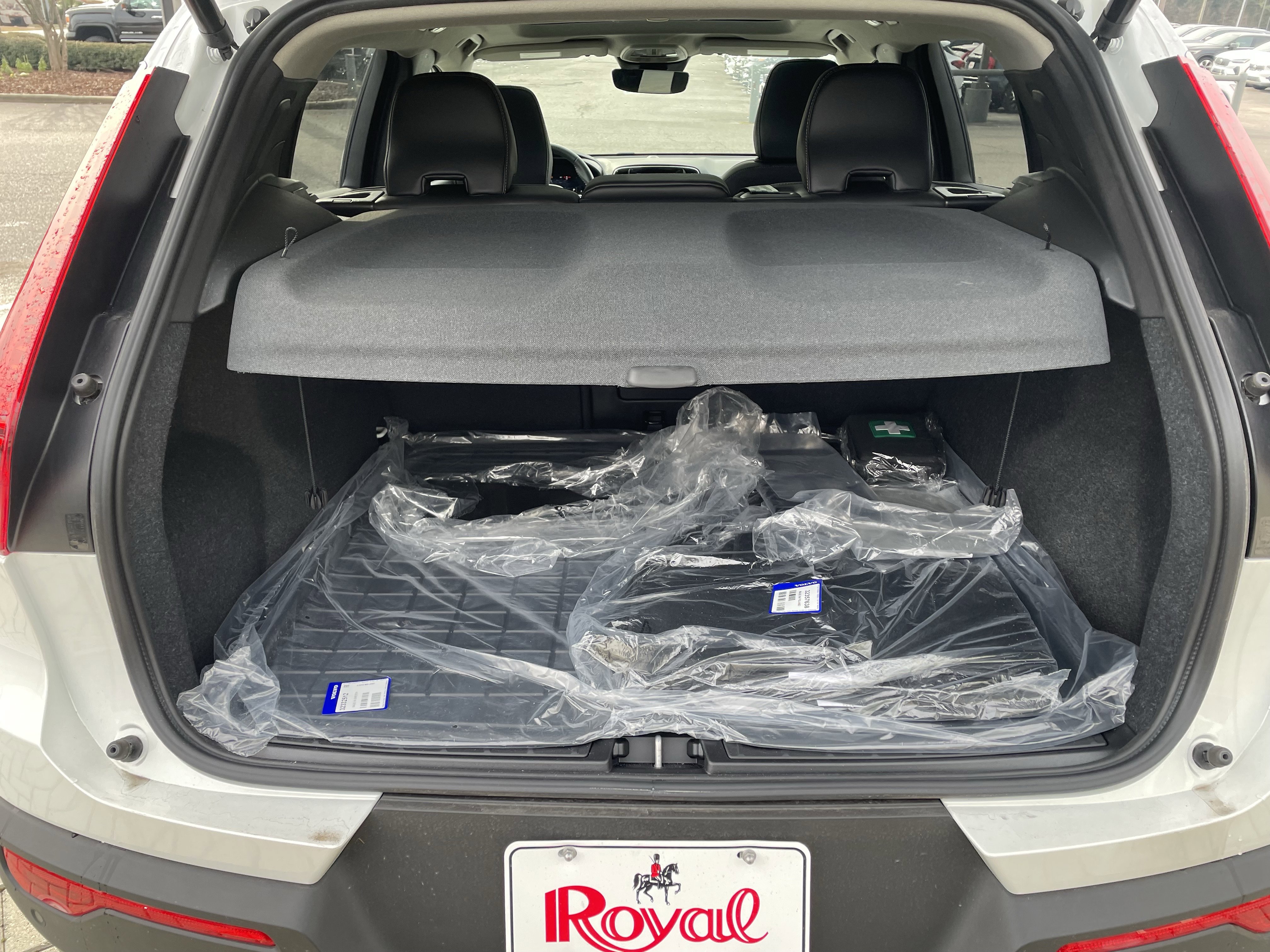 New 2025 Volvo XC40 B5 Core w/ Protection Package Premier image 9