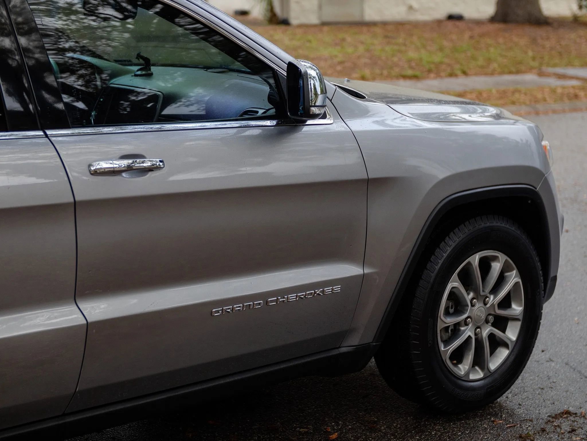 Used 2014 Jeep Grand Cherokee Limited image 9