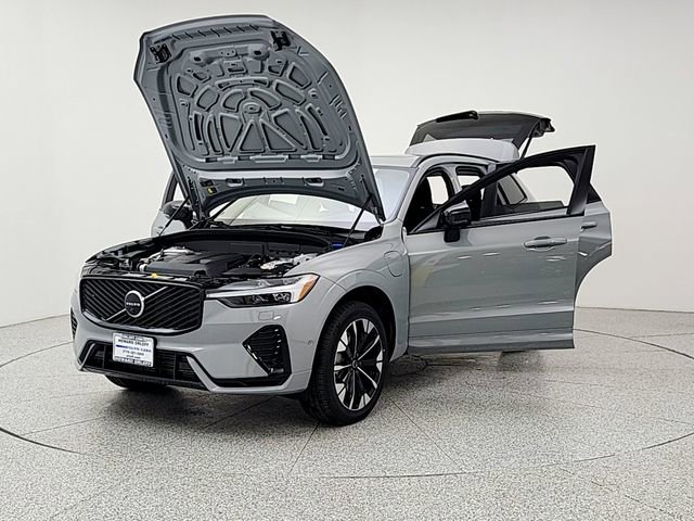 New 2026 Volvo XC60 T8 Plus w/ Climate Package AWD/4WD image 9