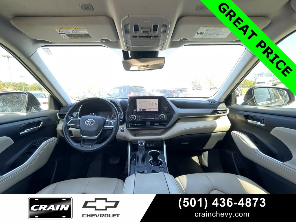 Used 2023 Toyota Highlander XLE image 32