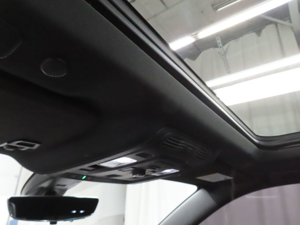 Used 2021 GMC Yukon Denali w/ Denali Premium Package image 29