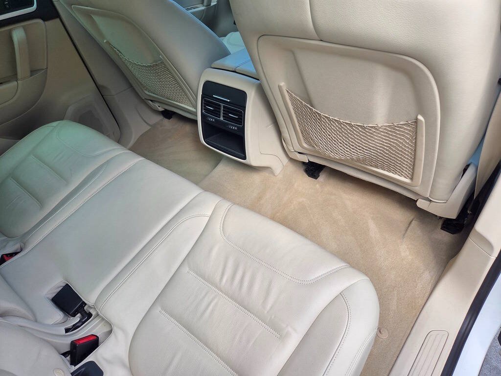 Used 2014 Volkswagen Touareg TDI AWD/4WD image 39