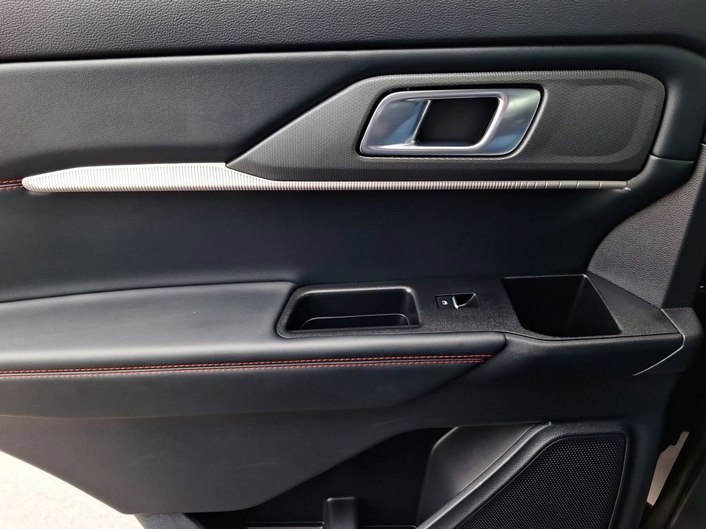 Used 2025 Ford Explorer ST-Line image 14