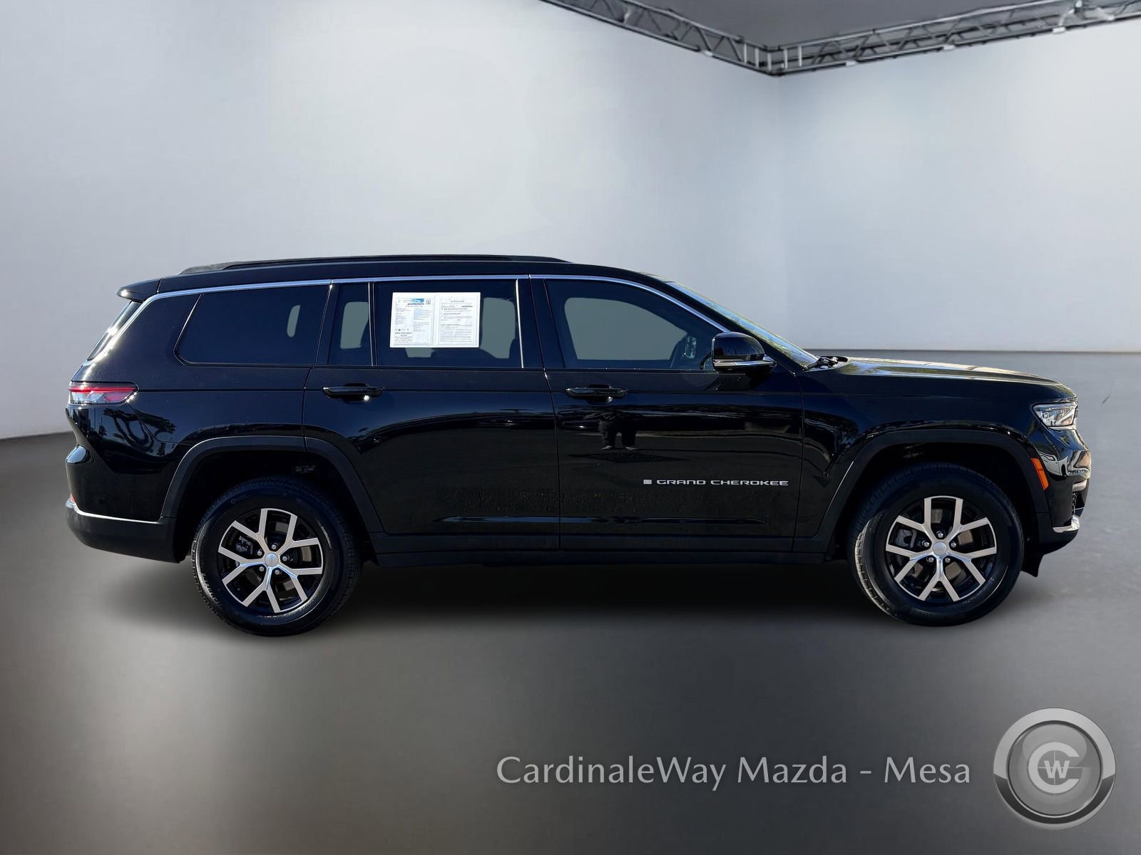 Used 2024 Jeep Grand Cherokee L Limited w/ Luxury Tech Group II image 3