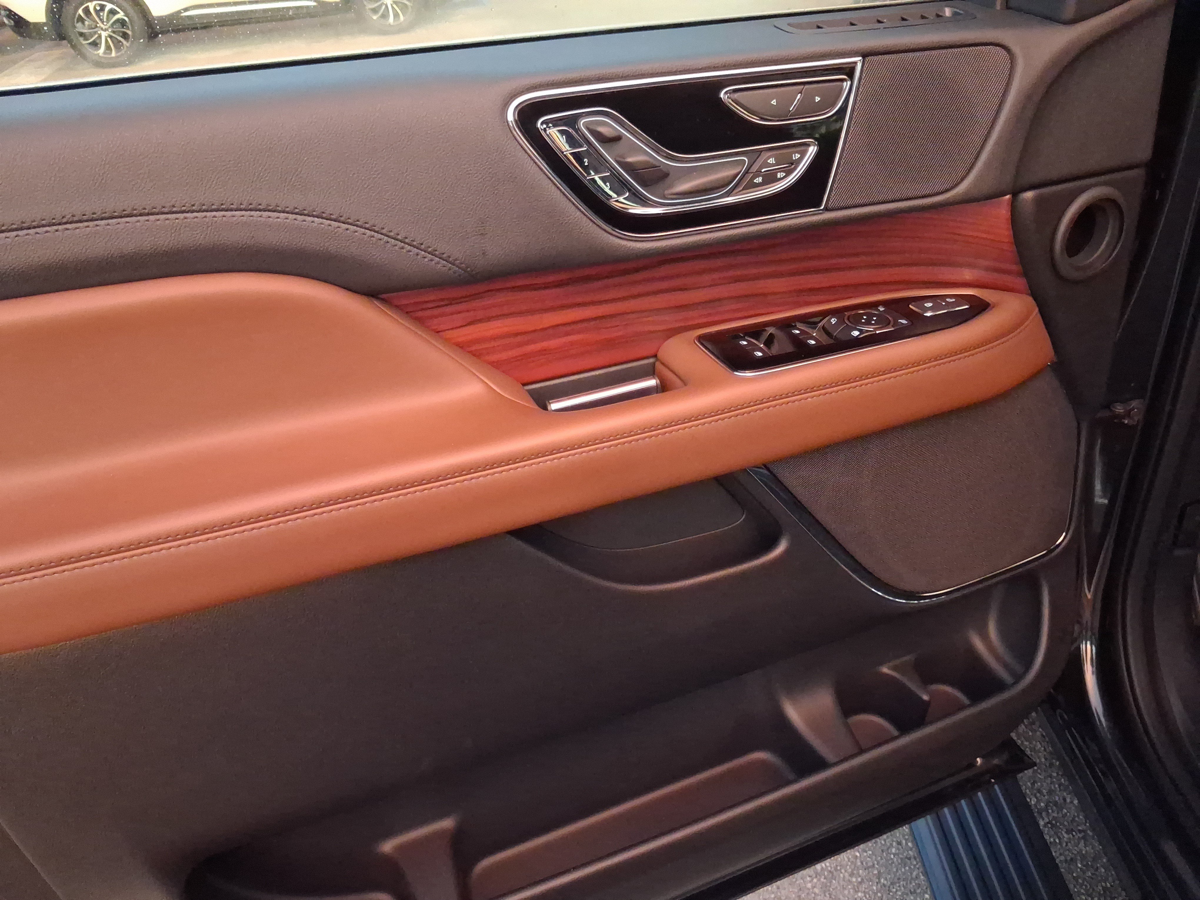 Certified 2024 Lincoln Navigator Reserve AWD/4WD image 14