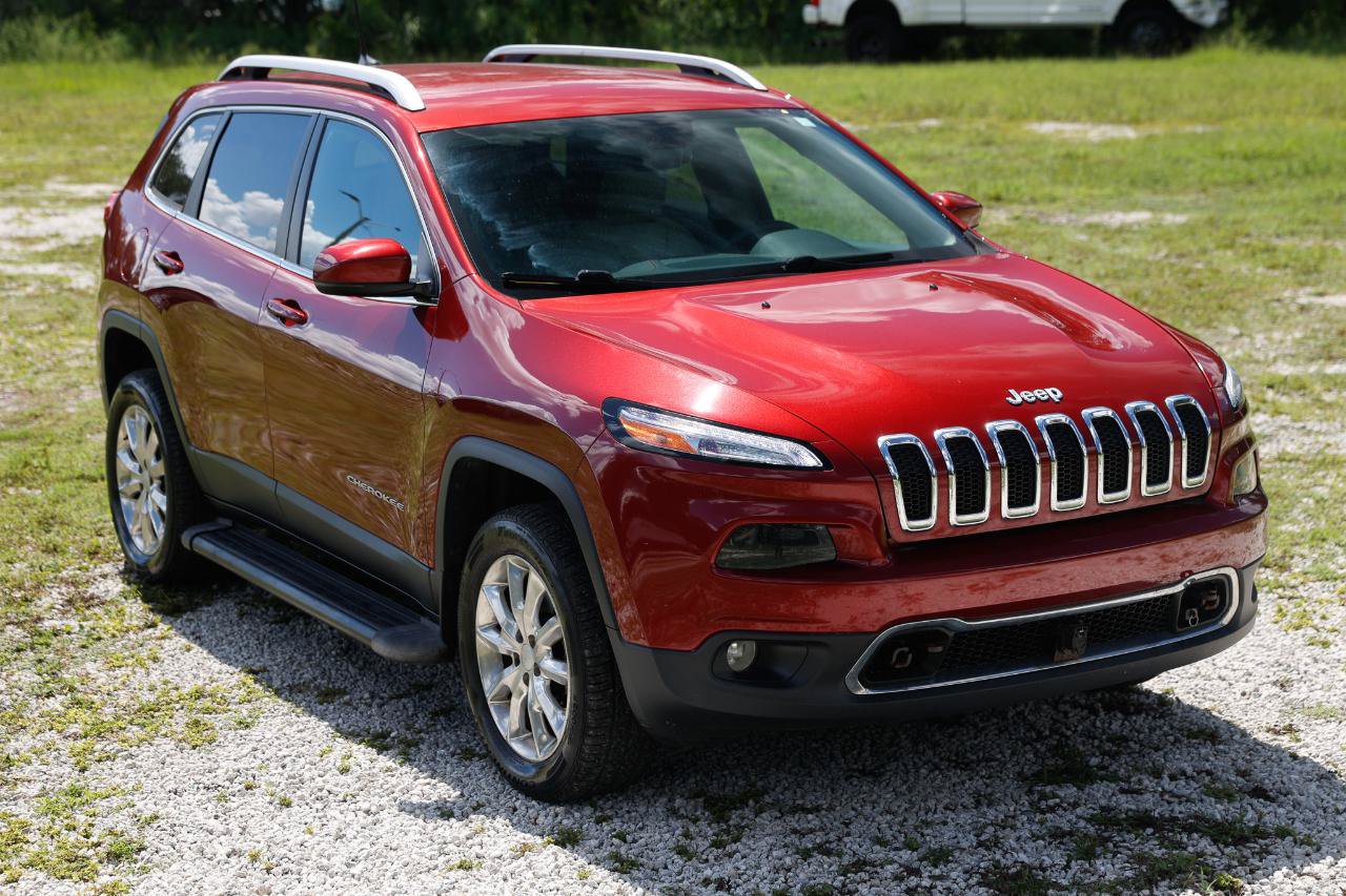 Used 2017 Jeep Cherokee Limited w/ Luxury Group AWD/4WD image 24