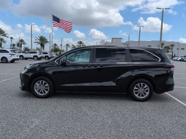 Certified 2025 Toyota Sienna LE FWD image 7