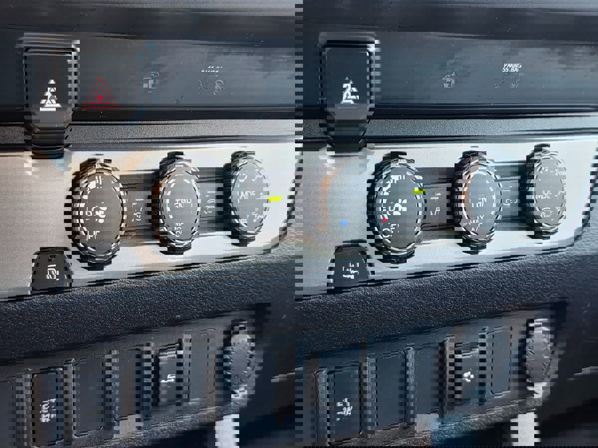 Used 2020 Toyota Tacoma SR5 image 40