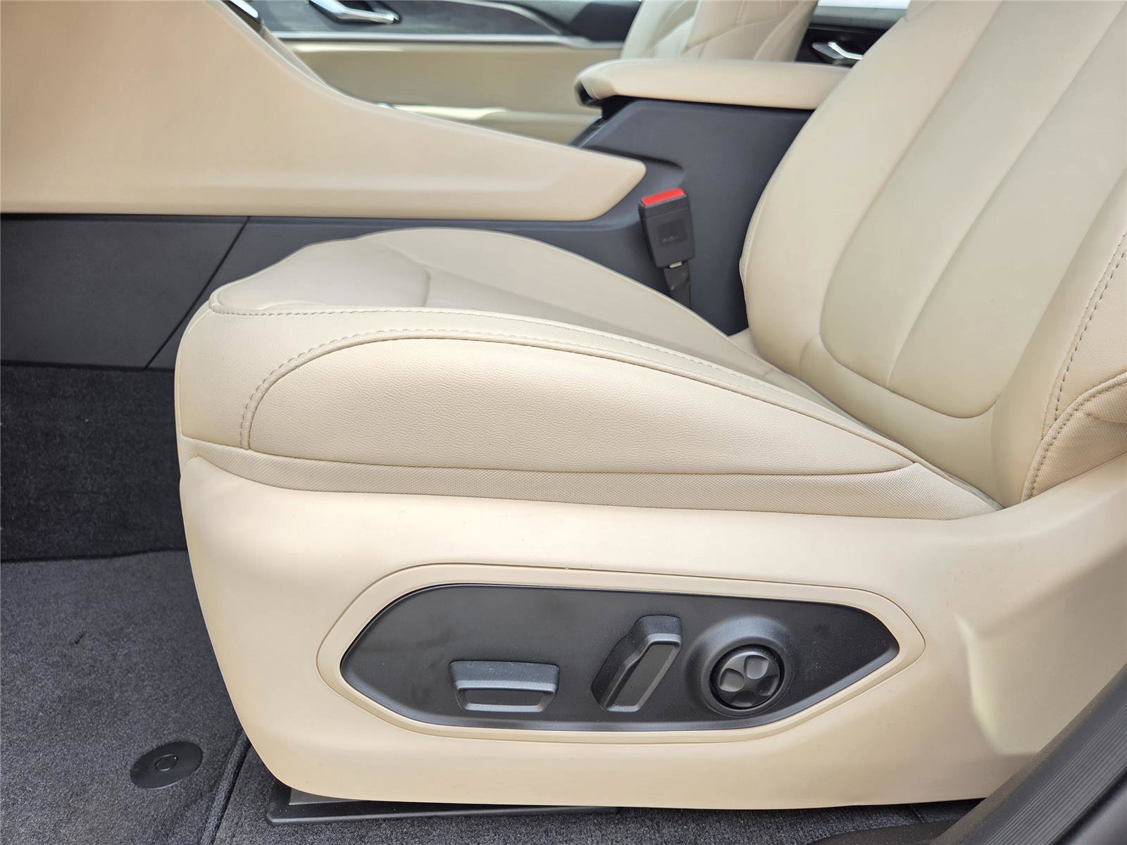 New 2026 Jeep Grand Cherokee L Limited image 17