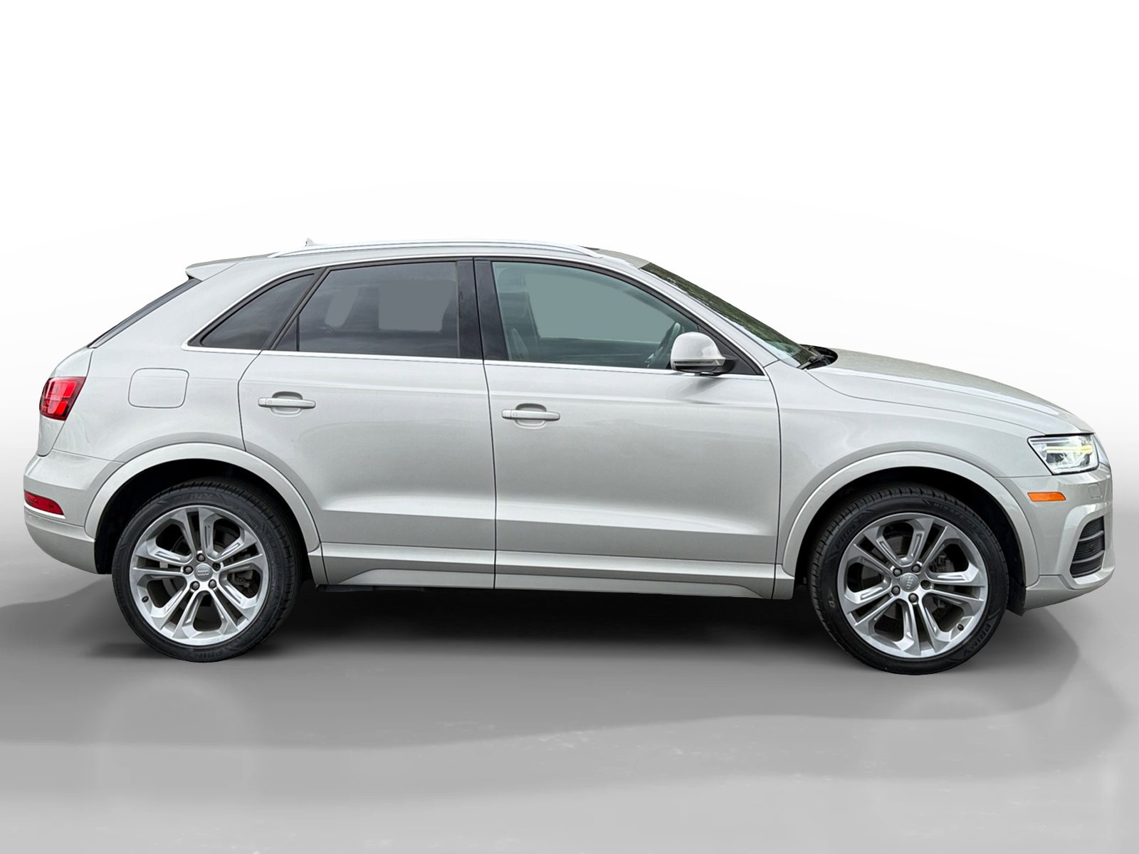 Used 2016 Audi Q3 2.0T Premium Plus w/ Technology Package image 6