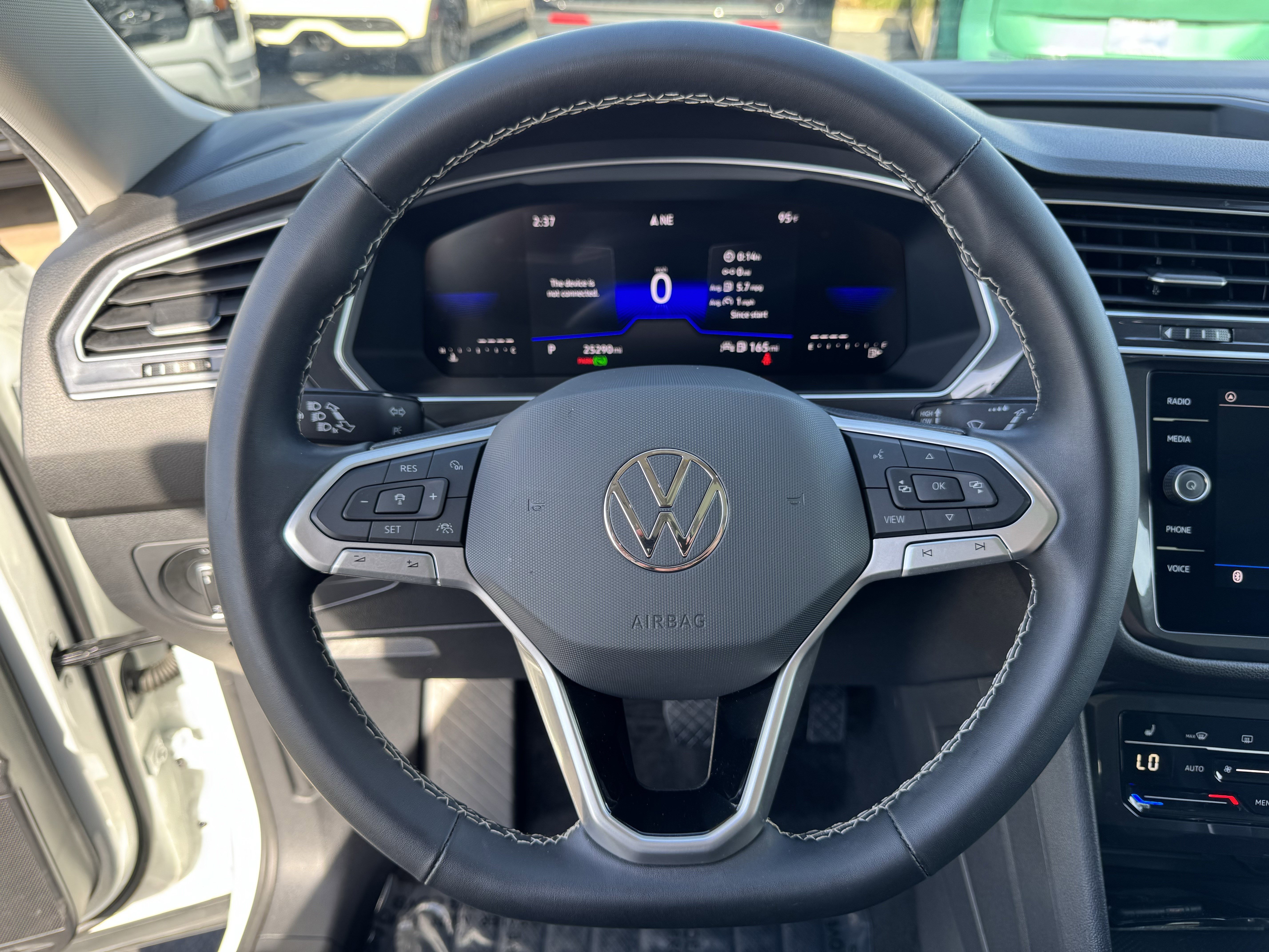 Certified 2023 Volkswagen Tiguan SE w/ Panoramic Sunroof Package image 19