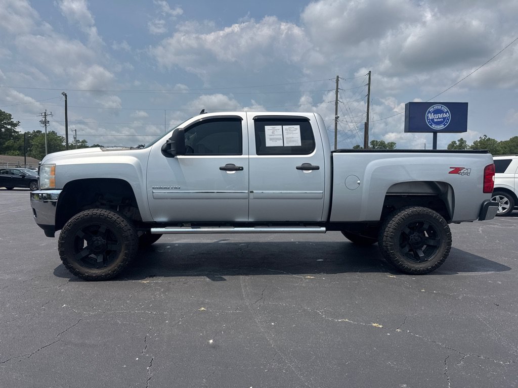 Used 2014 Chevrolet Silverado 2500 LT w/ Custom Sport Truck Package AWD/4WD image 2