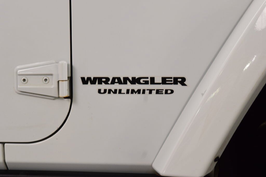 Used 2017 Jeep Wrangler Unlimited Rubicon w/ Cold Weather Group AWD/4WD image 18