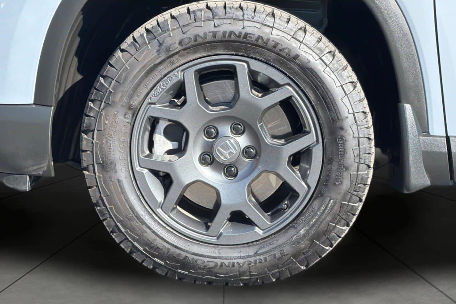 Used 2025 Honda Pilot TrailSport image 11
