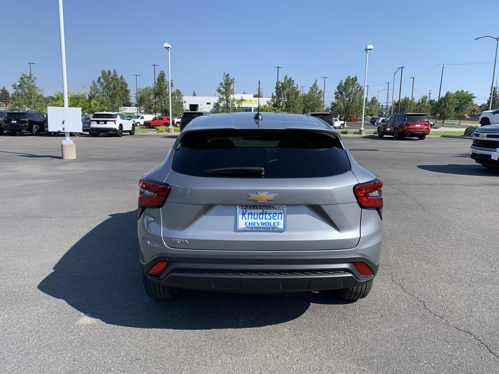 New 2026 Chevrolet Trax LS w/ LS Convenience Package FWD image 6