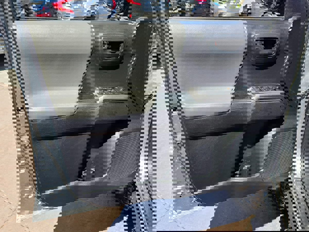 Used 2020 Toyota Tacoma SR5 image 34