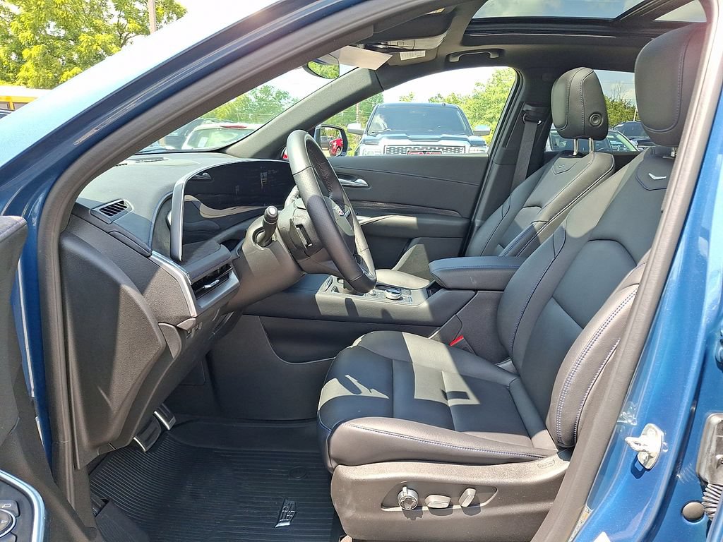 Used 2024 Cadillac XT4 Sport w/ Cold Weather Package AWD/4WD image 13