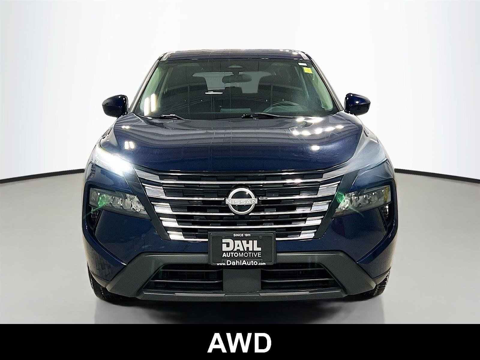 Used 2024 Nissan Rogue SV image 2