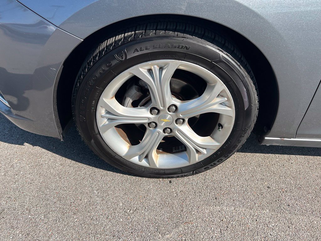 Used 2019 Chevrolet Cruze Premier FWD image 12