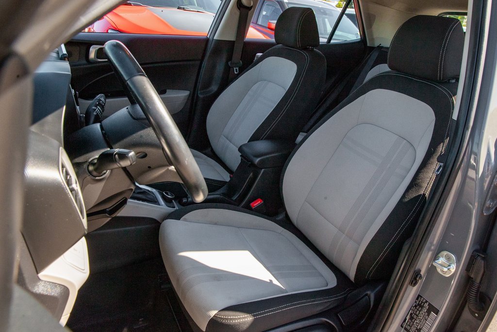 Used 2023 Hyundai Venue SEL image 13