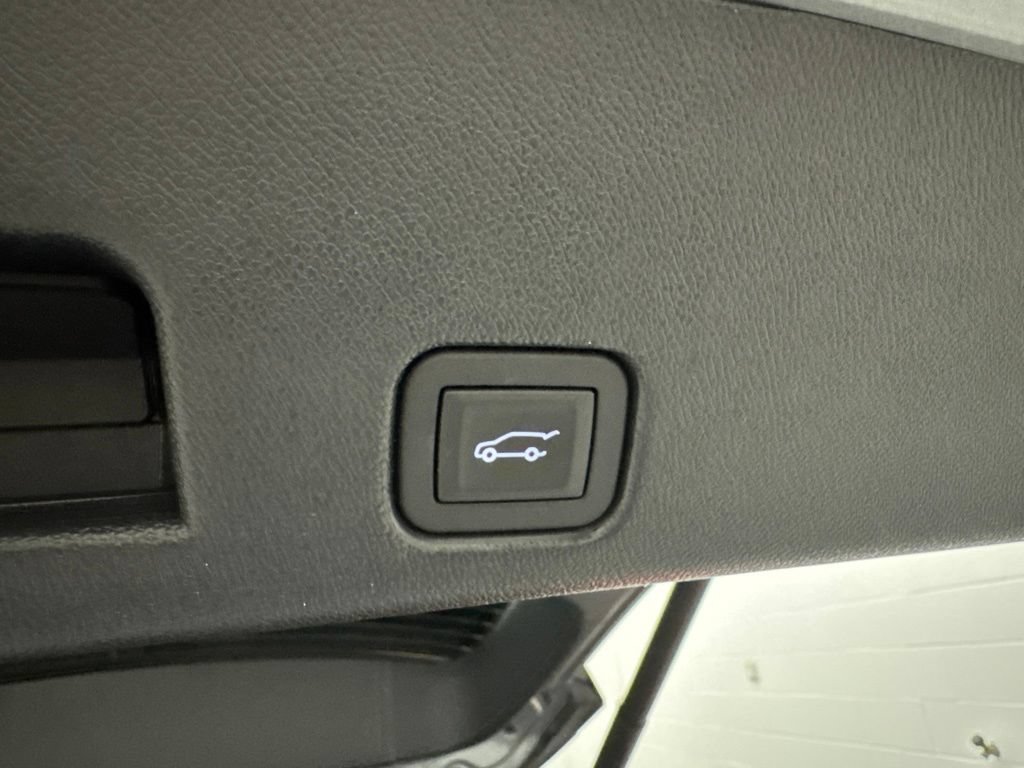 Used 2025 GMC Acadia AT4 w/ LPO, Floor Liner Package AWD/4WD image 9