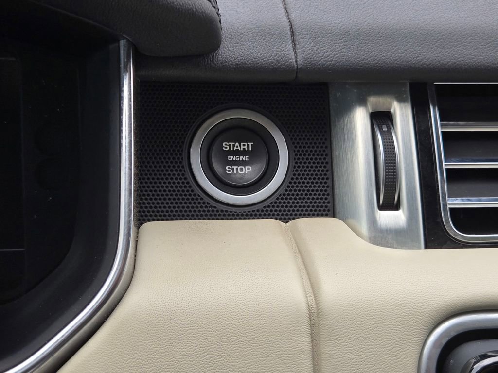 Used 2020 Land Rover Range Rover HSE image 25