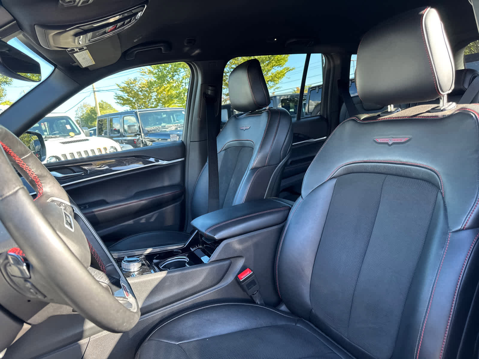 Used 2022 Jeep Grand Cherokee Trailhawk image 13