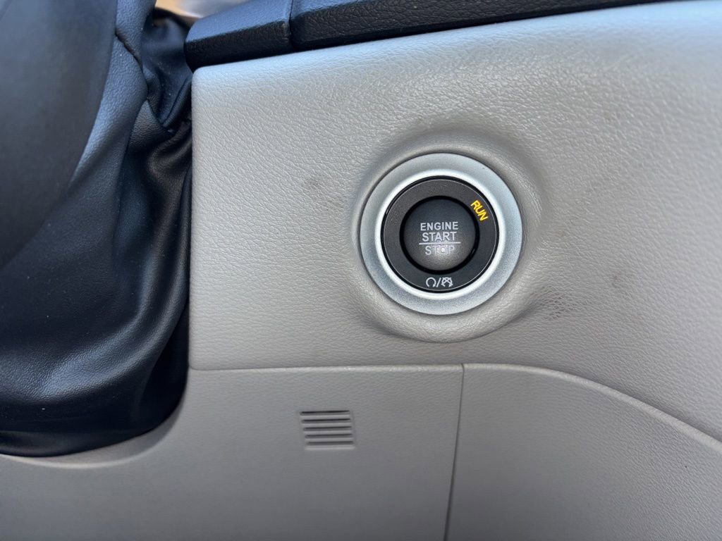 Used 2024 Chrysler Pacifica Touring-L FWD image 21