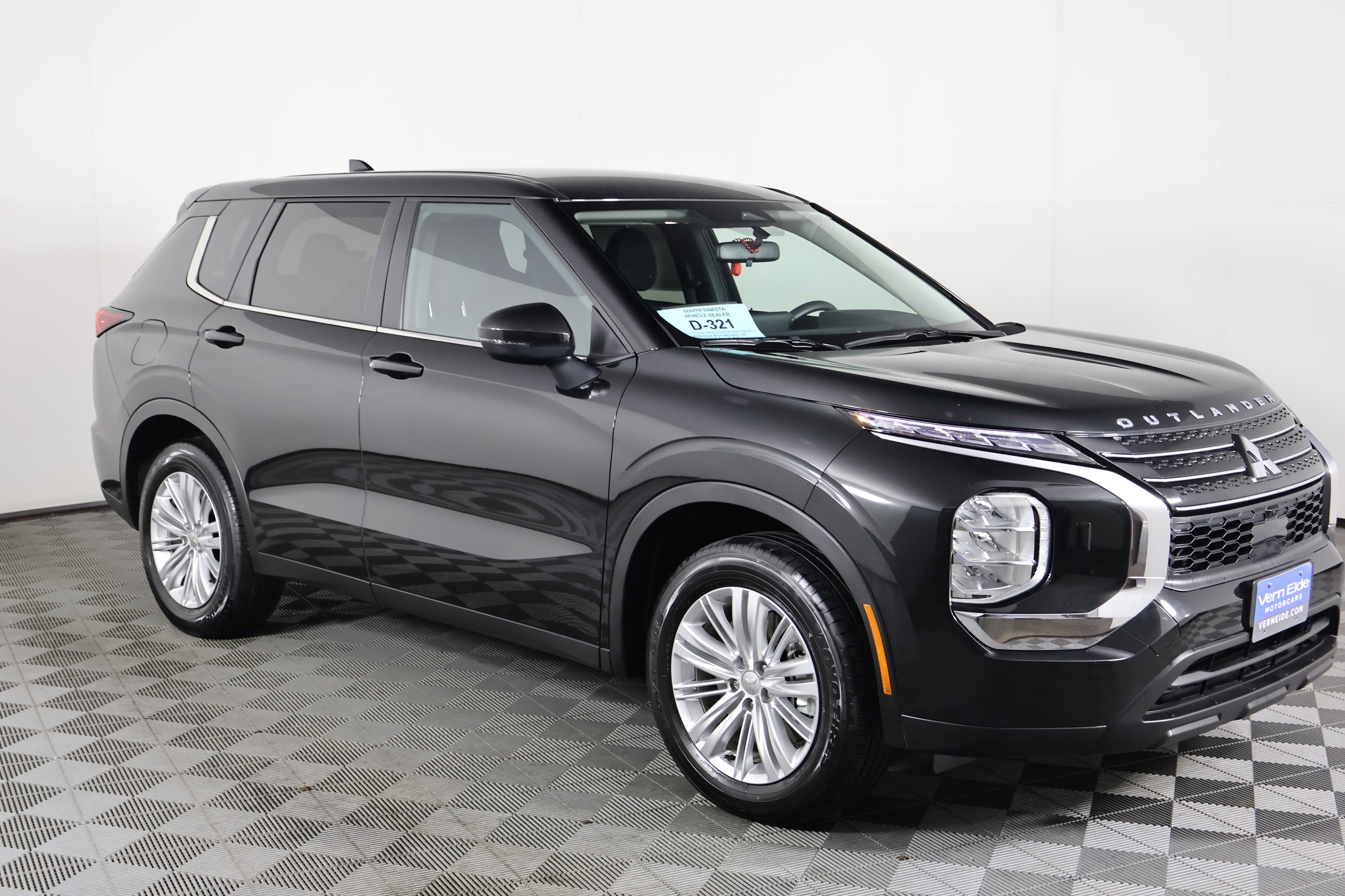 Used 2024 Mitsubishi Outlander ES image 4