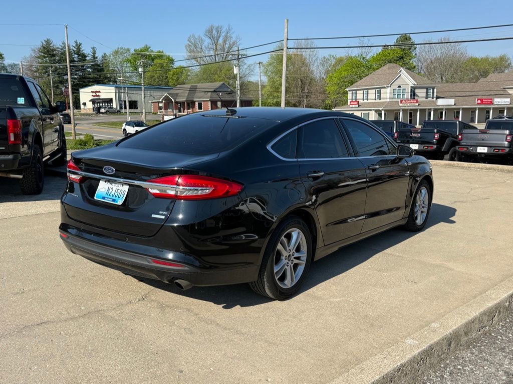 Used 2018 Ford Fusion SE w/ Fusion SE Technology Package FWD image 6