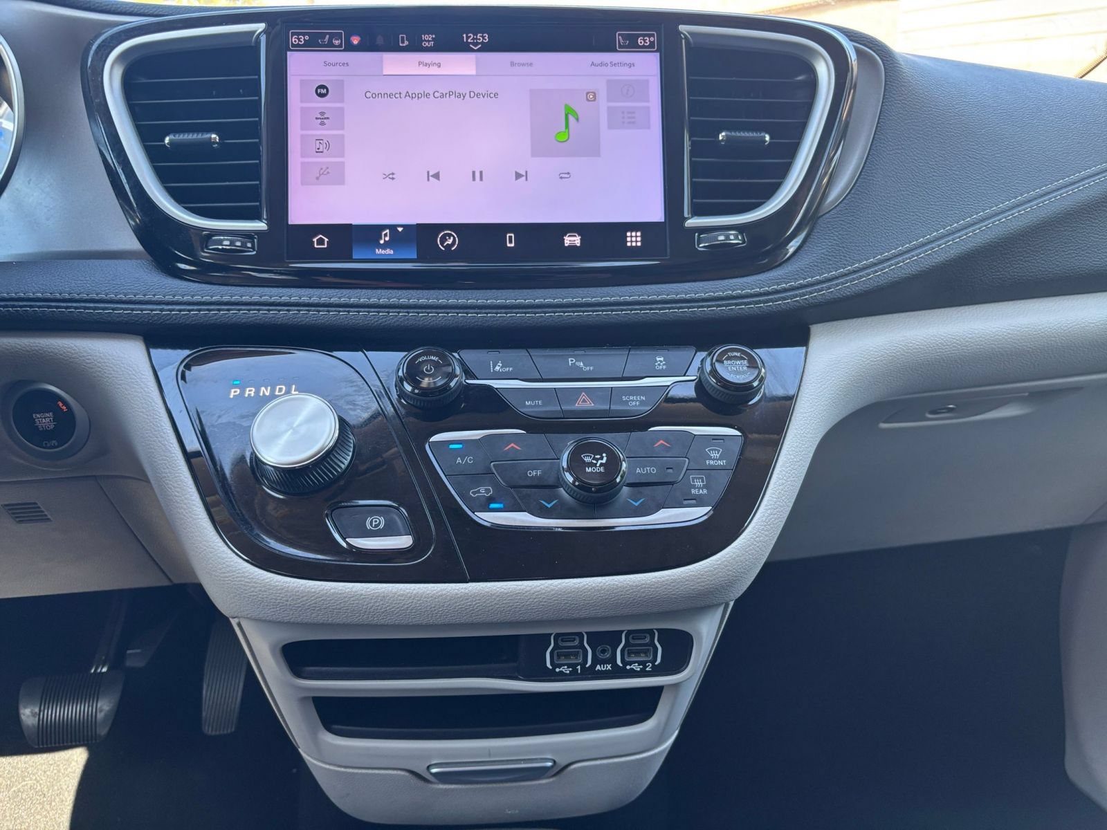 Used 2023 Chrysler Pacifica Touring-L FWD image 16
