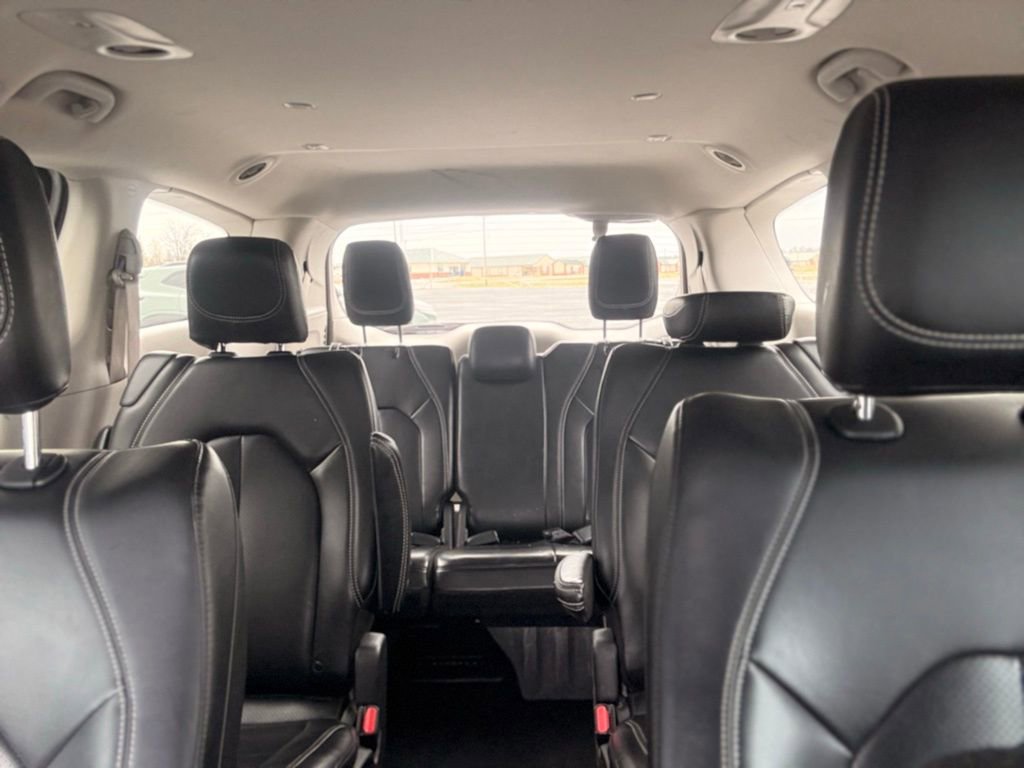 Used 2023 Chrysler Pacifica Touring-L image 32