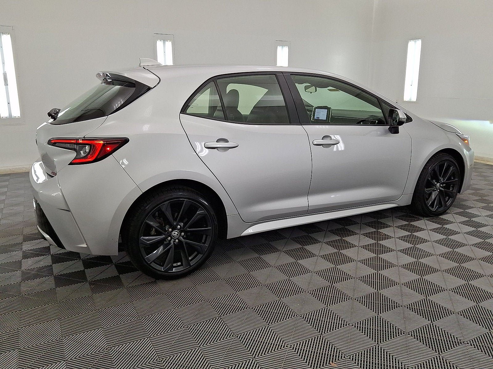 Used 2023 Toyota Corolla XSE FWD image 18