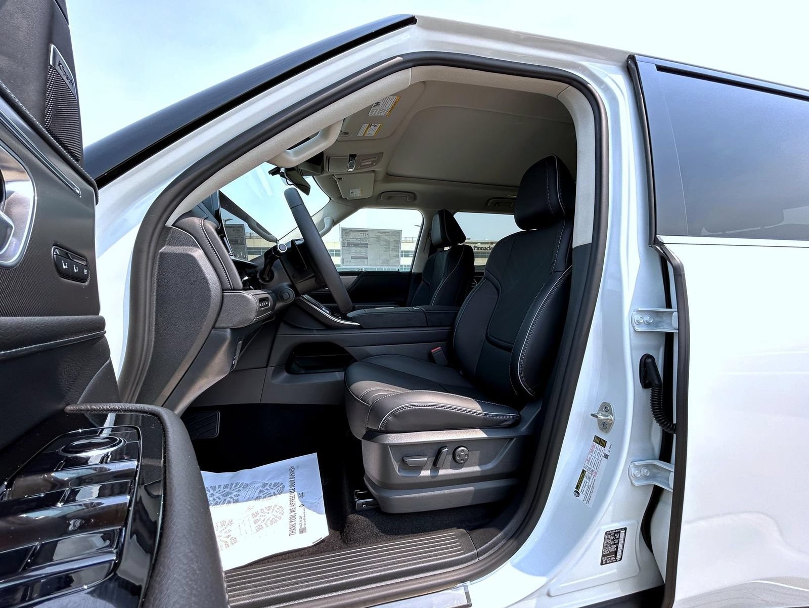 New 2027 INFINITI QX80 Luxe w/ Cargo Package AWD/4WD image 10