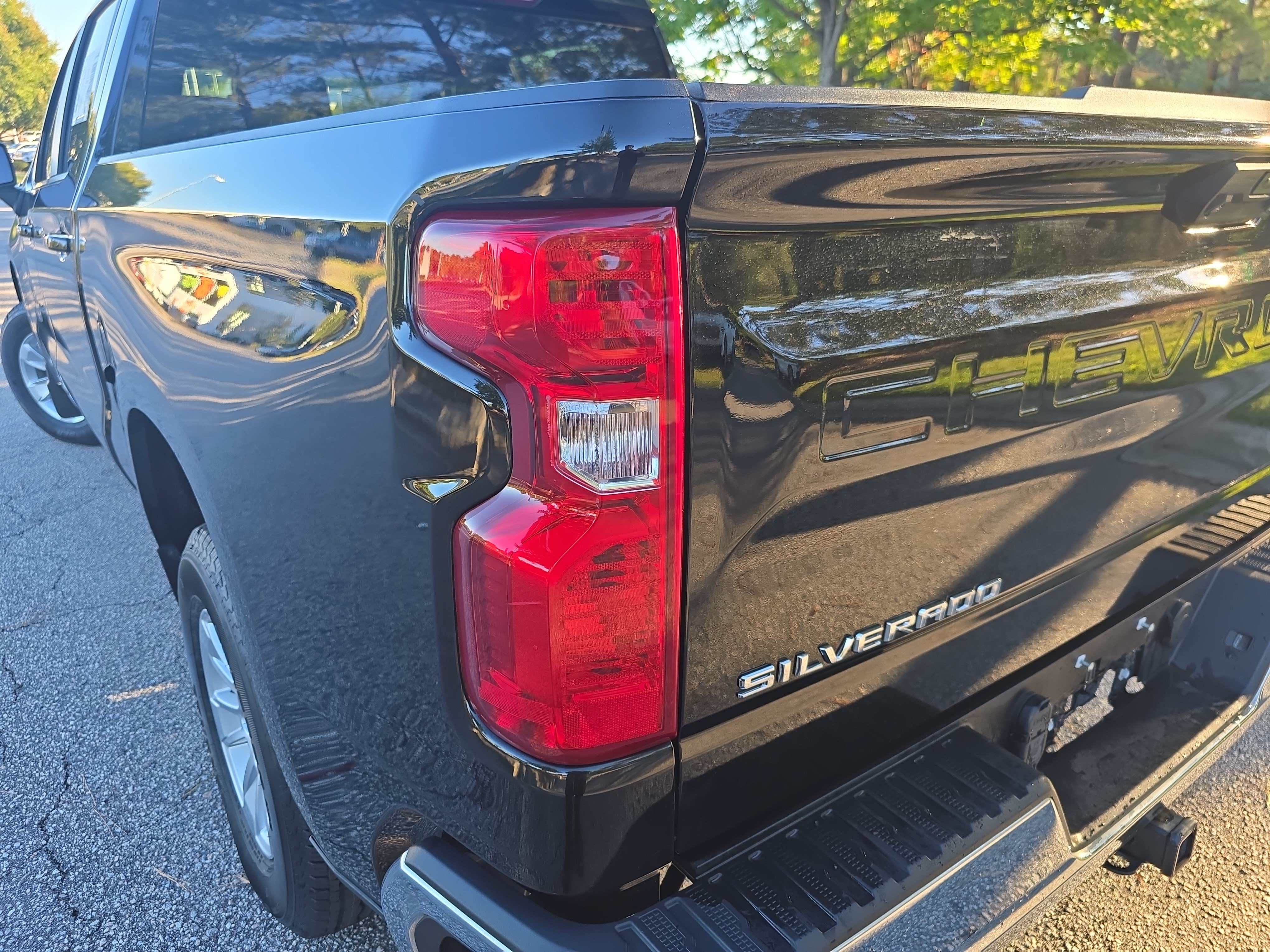 Used 2025 Chevrolet Silverado 1500 LT RWD image 31