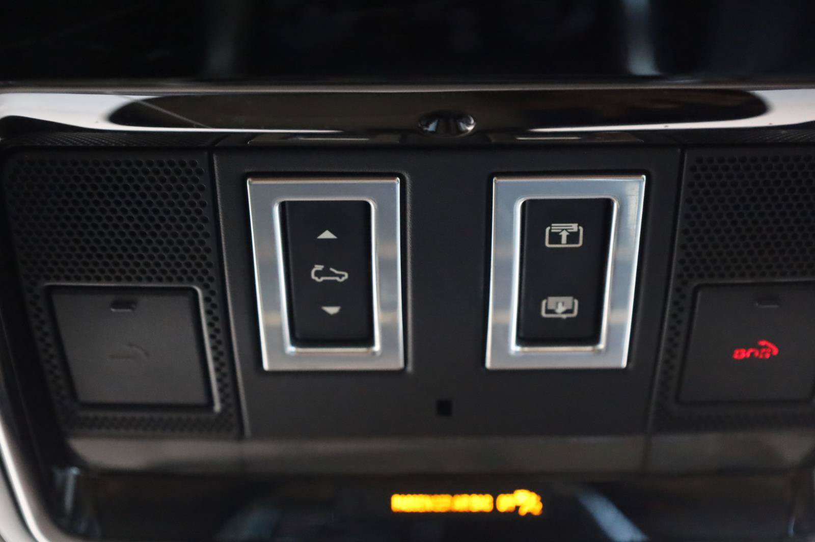 Used 2018 Land Rover Range Rover Sport HSE AWD/4WD image 38