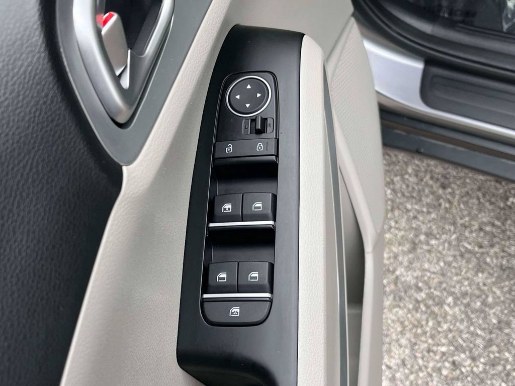Used 2025 Kia Soul LX w/ LX Technology Package FWD image 14