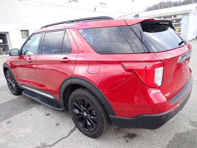 Used 2023 Ford Explorer XLT w/ Equipment Group 202A image 3