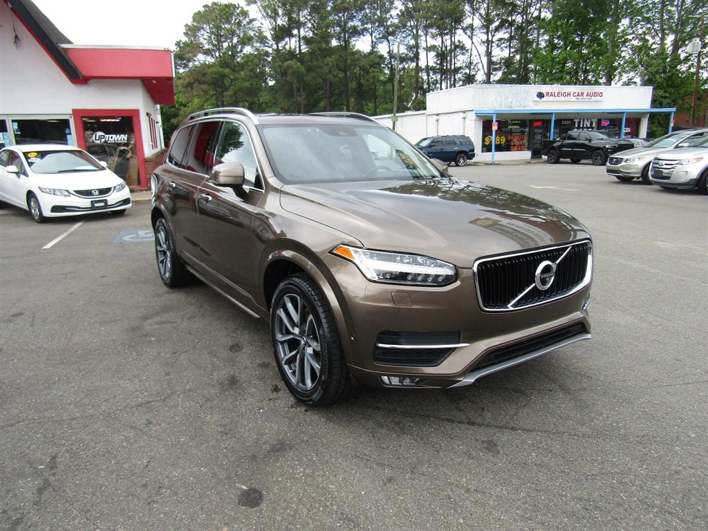 Used 2017 Volvo XC90 T6 Momentum w/ Vision Package AWD/4WD image 10