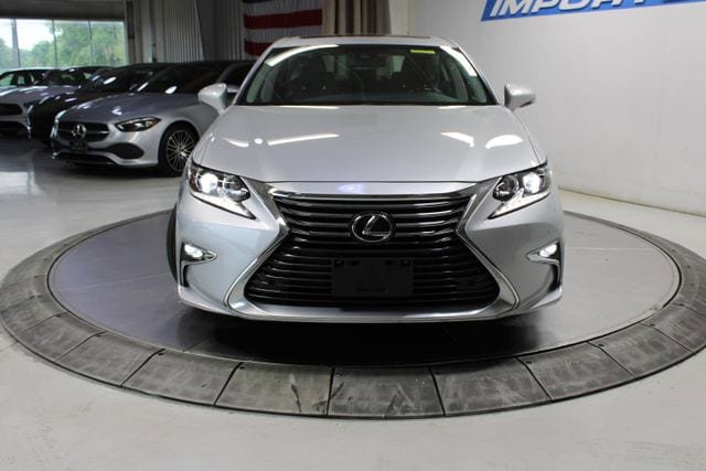 Used 2018 Lexus ES 350 w/ Premier Package FWD image 2