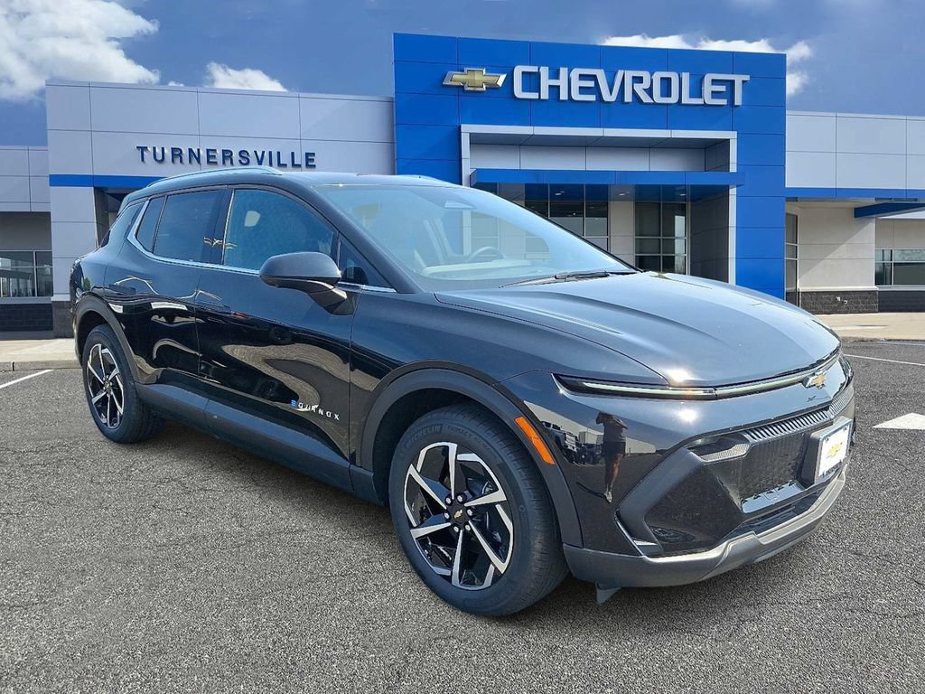 New 2026 Chevrolet Equinox EV LT FWD image 2