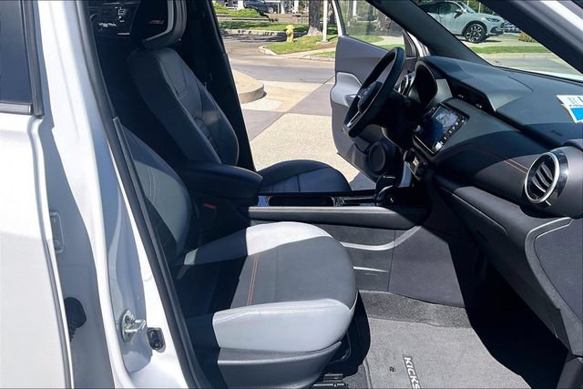 Used 2023 Nissan Kicks SR w/ SR Premium Package FWD image 7