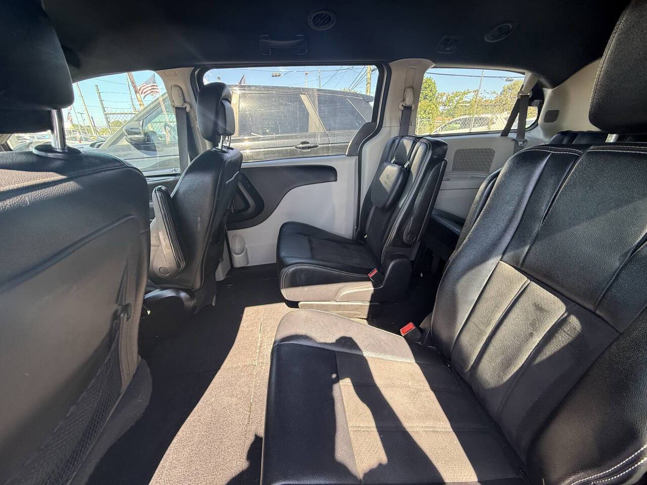 Used 2019 Dodge Grand Caravan SXT image 9