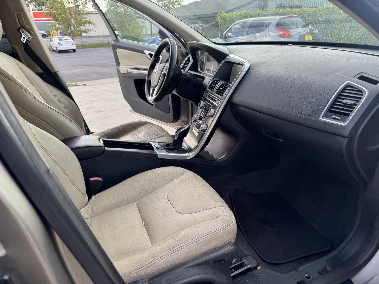Used 2016 Volvo XC60 T6 w/ Proximity Package image 35