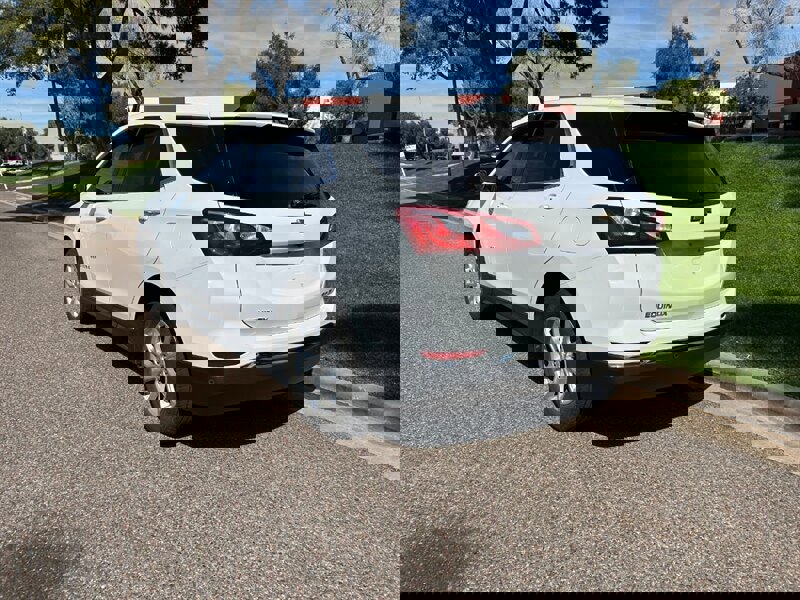 Used 2019 Chevrolet Equinox LT w/ Driver Convenience Package image 3